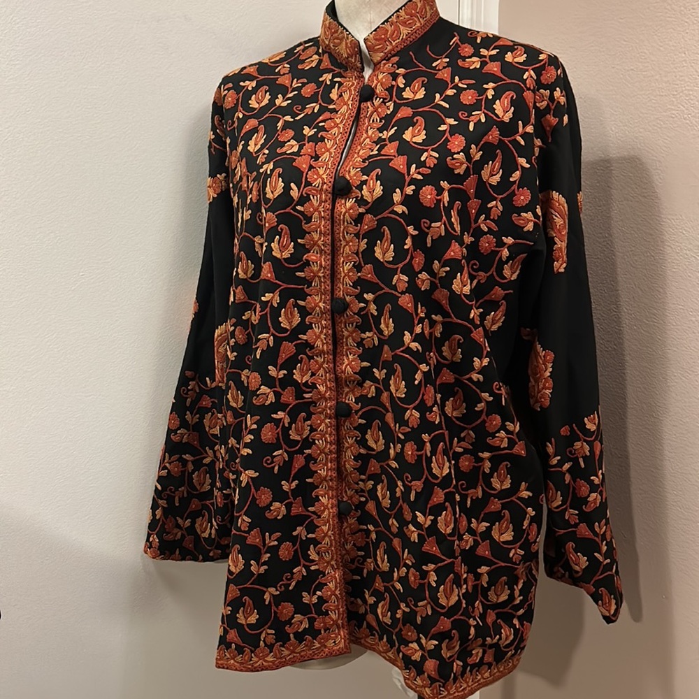 Wool Jacket with Embroidered Flowers size M Mandarin Asian collar